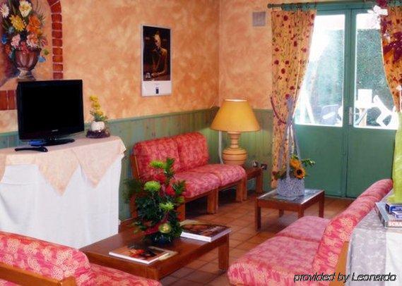 Contact Hotel Restaurant La Chaumiere Entre Orgeval Et Flins A13 Sortie 8 Les Mureaux Quarto foto