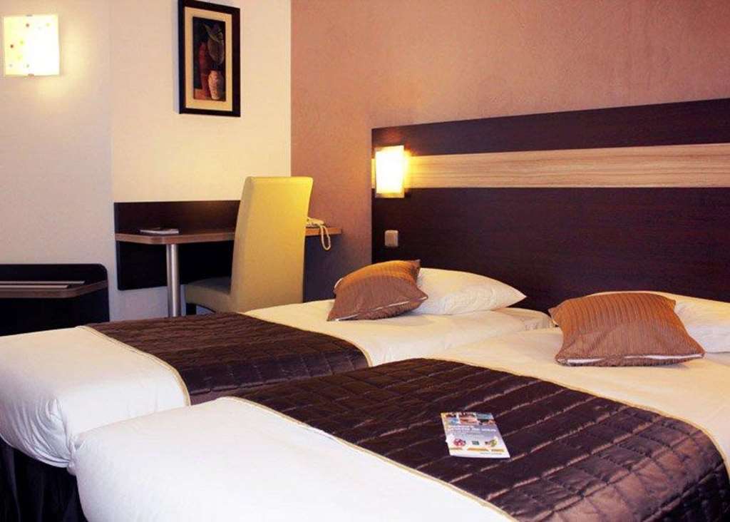 Contact Hotel Restaurant La Chaumiere Entre Orgeval Et Flins A13 Sortie 8 Les Mureaux Quarto foto