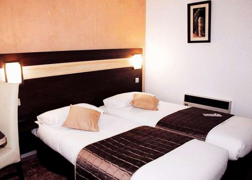 Contact Hotel Restaurant La Chaumiere Entre Orgeval Et Flins A13 Sortie 8 Les Mureaux Quarto foto