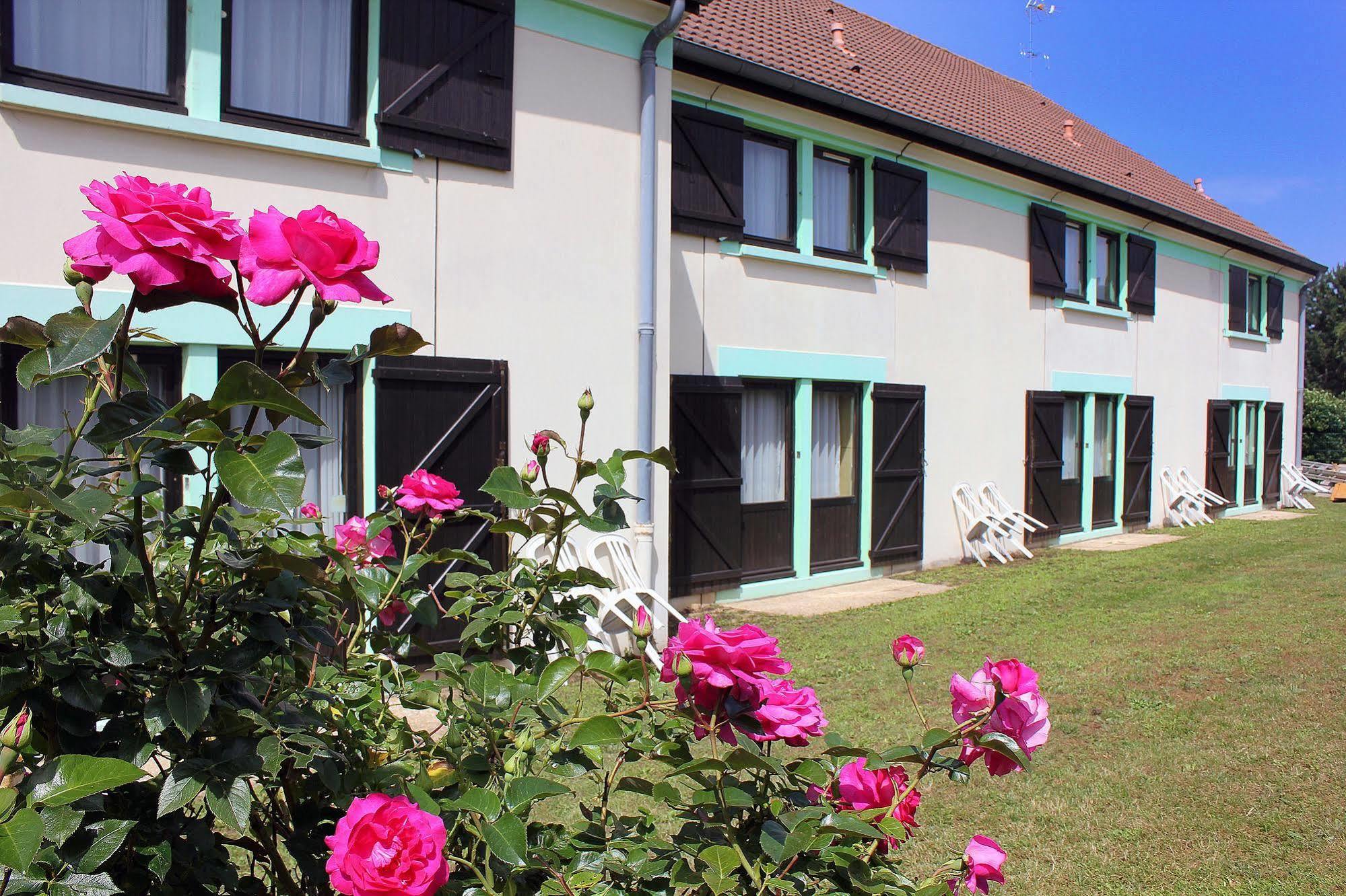 Contact Hotel Restaurant La Chaumiere Entre Orgeval Et Flins A13 Sortie 8 Les Mureaux Exterior foto