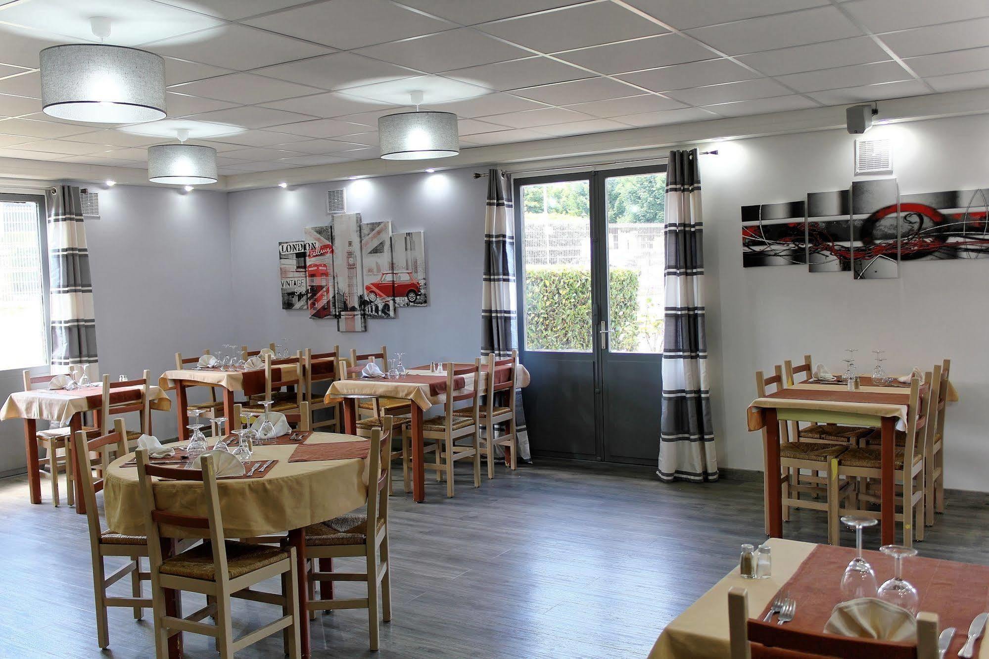 Contact Hotel Restaurant La Chaumiere Entre Orgeval Et Flins A13 Sortie 8 Les Mureaux Exterior foto